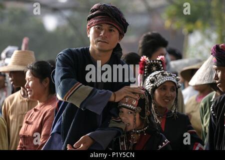 Original Film Titel: 3 Nadeln. Englischer Titel: 3 Nadeln. Film Regie: Thom Fitzgerald. Jahr: 2005. Stars: YOYO CHEUKAEW; TANABADEE CHOKPIKULTONG. Credit: EMOTION BILDER / Album Stockfoto