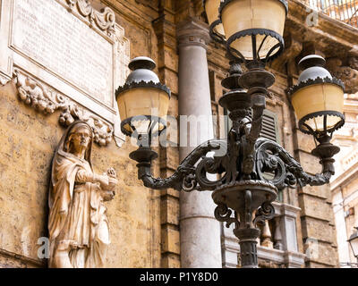 Der Quattro Canti, oder Piazza Villena, in Palermo mit barocken Verzierungen Stockfoto