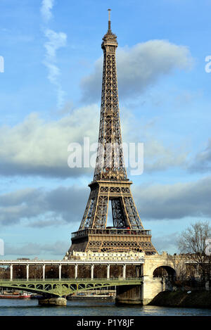 Frankreich, Paris, Eiffelturm, Blick von der Maison de la Radio am Kai Kennedy Stockfoto