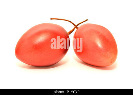 Tamarillo Obst isoliert auf weiss Stockfoto
