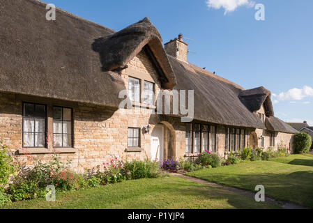 Traditionellen strohgedeckten Eigenschaften in Armscote, Warwickshire, England, Grossbritannien, Europa Stockfoto