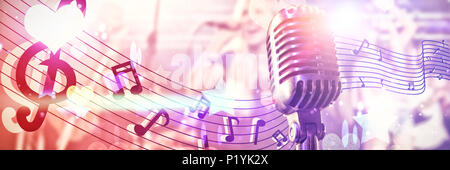 Zusammengesetztes Bild Nahaufnahme des Mikrofons Stockfoto