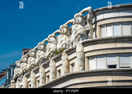 Frankreich, Paris 12. Bezirk, barocke Gebäude mit der Nachbildung einer Skulptur von Michelangelo (Architekt Munez Yanovski) Stockfoto
