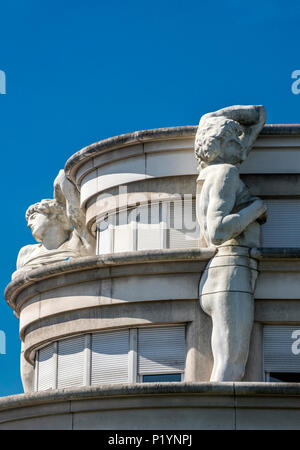Frankreich, Paris 12. Bezirk, barocke Gebäude mit der Nachbildung einer Skulptur von Michelangelo (Architekt Munez Yanovski) Stockfoto