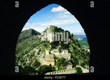 Xàtiva-Játiva; Blick auf die 'Major' Burg und die mittelalterlichen Stadtmauern. Stockfoto