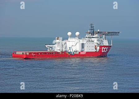 SKANDI GEOSUND OFFSHORE SUPPLY Schiff aus dem Hafen Aberdeen auf dem Weg in die Nordsee Bohrinsel Plattform Ziel. Stockfoto