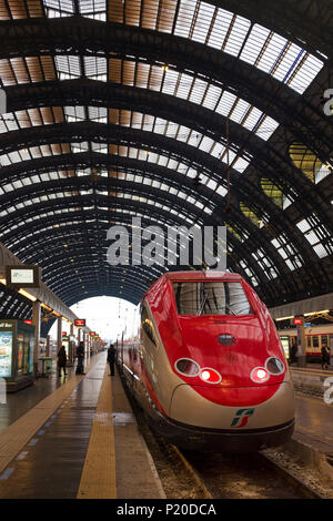 Weingut Frecciarossa Zug Hauptbahnhof in Mailand, Mailand, Italien Stockfoto