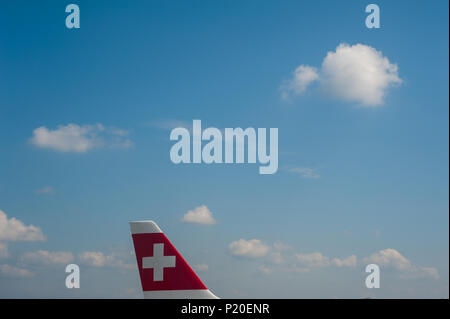 Berlin, Deutschland, ein SWISS Flugzeug auf dem Flughafen Tegel Stockfoto