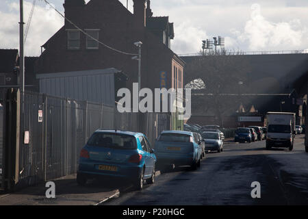 Rauch Luft von Industriebauten auf Scheune in Digbeth Street, Birmingham, England, Vereinigtes Königreich. Digbeth ist ein Bereich der Central Birmingham, England. Nach der Zerstörung der Inner Ring Road, digbeth ist jetzt ein Viertel innerhalb von Birmingham City Centre. Als Teil der großen Stadt planen, Digbeth wird derzeit ein großes Umbauprojekt, dass die alten Industriebauten in Apartments regenerieren, im Einzelhandel, Büros und Künste. Es gibt jedoch noch viel industrielle Tätigkeit im Süden der Region. Stockfoto