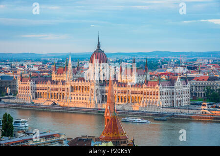 Die Budapester Parlament Gebäude ist der drittgrößte Parlamentsgebäude der Welt. Stockfoto