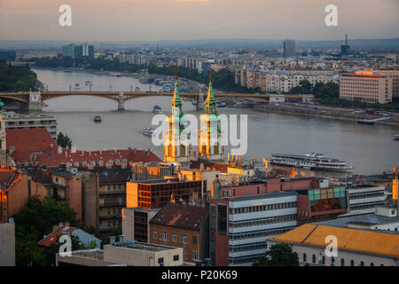 Die Fischerbastei ist der beliebte Attraktion für Einheimische und Touristen gleichermaßen, wenn es um das Sehen der Budapest Panorama, kommt oder die Romantik zu fühlen Stockfoto