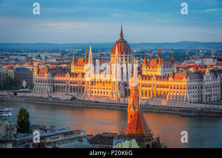 Die Budapester Parlament Gebäude ist der drittgrößte Parlamentsgebäude der Welt. Stockfoto