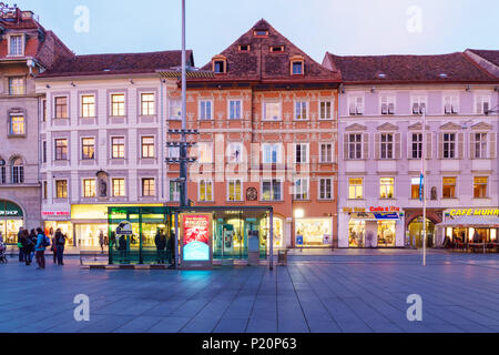 Graz, Österreich - Oktober 23, 2017: der alten Häuser am Hauptplatz in der Nacht Stockfoto