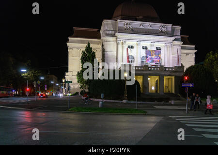 Graz, Österreich - Oktober 23, 2017: Das Gebäude der Grazer Oper bei Nacht Stockfoto
