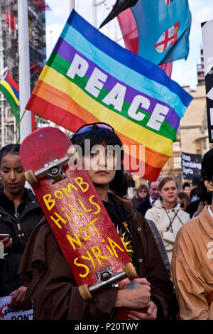 Protest durch die Londoner fragt nach einem Stopp der Bombenangriffe in Syrien 29. April 2018 Stockfoto