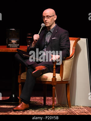 FORT LAUDERDALE FL-JUNI 12: Brad Meltzer spricht während "der Präsident Fehlt' Buch Tour an der Broward Center am 12. Juni in Fort Lauderdale, Florida, 2018. Kredit mpi04/MediaPunch Stockfoto