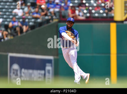 10.Juni 2018: Texas Rangers shortstop Jurickson Profar #19 während ein MLB Spiel zwischen den Houston Astros und der Texas Rangers bei Globe Life Park in Arlington, TX Houston Texas 8-7 besiegte Albert Pena/CSM Stockfoto