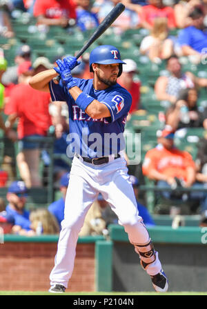 10.Juni 2018: Texas Rangers dritter Basisspieler Isiah Kiner-Falefa #9 Während eine MLB Spiel zwischen den Houston Astros und der Texas Rangers bei Globe Life Park in Arlington, TX Houston Texas 8-7 besiegte Albert Pena/CSM Stockfoto