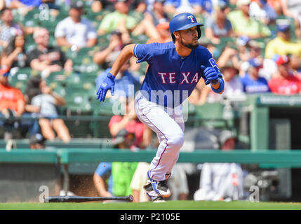 10.Juni 2018: Texas Rangers dritter Basisspieler Isiah Kiner-Falefa #9 Während eine MLB Spiel zwischen den Houston Astros und der Texas Rangers bei Globe Life Park in Arlington, TX Houston Texas 8-7 besiegte Albert Pena/CSM Stockfoto