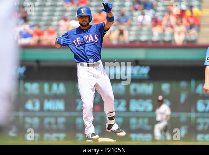 10.Juni 2018: Texas Rangers dritter Basisspieler Isiah Kiner-Falefa #9 Während eine MLB Spiel zwischen den Houston Astros und der Texas Rangers bei Globe Life Park in Arlington, TX Houston Texas 8-7 besiegte Albert Pena/CSM Stockfoto