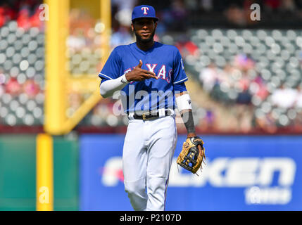 10.Juni 2018: Texas Rangers shortstop Jurickson Profar #19 während ein MLB Spiel zwischen den Houston Astros und der Texas Rangers bei Globe Life Park in Arlington, TX Houston Texas 8-7 besiegte Albert Pena/CSM Stockfoto