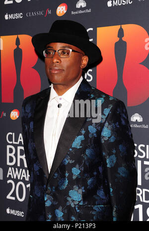 London, Großbritannien. 13. Juni 2018. Milos Teilnahme an klassischen BRIT Awards 2018 in der Royal Albert Hall in London Mittwoch, 13. Juni Credit: Peter Phillips/Alamy leben Nachrichten Stockfoto