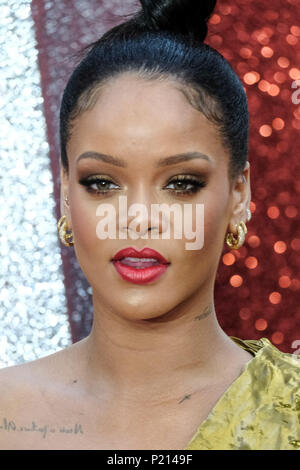 London, Großbritannien. 13. Juni 2018. Rihanna auf europäischer Premiere von Ocean's 8 am Mittwoch, dem 13. Juni 2018 im Cineworld Leicester Square, London statt. Im Bild: Rihanna. Bild von Julie Edwards. Credit: Julie Edwards/Alamy leben Nachrichten Stockfoto