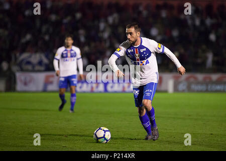 Curitiba, Brasilien. 13. Juni, 2018. Mancuello do Cruzeiro bei Paraná Clube x Cruzeiro MG, Spiel gültig für die 12. Runde der brasilianischen Meisterschaft 2018. Estádio Durival Britto e Silva. Curitiba, PR. Credit: Guilherme Artigas/FotoArena/Alamy leben Nachrichten Stockfoto