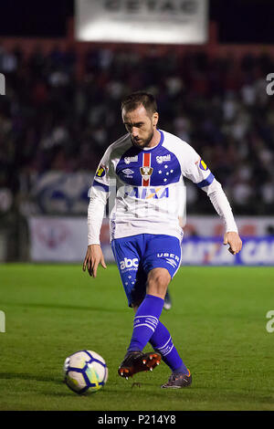 Curitiba, Brasilien. 13. Juni, 2018. Mancuello do Cruzeiro bei Paraná Clube x Cruzeiro MG, Spiel gültig für die 12. Runde der brasilianischen Meisterschaft 2018. Estádio Durival Britto e Silva. Curitiba, PR. Credit: Guilherme Artigas/FotoArena/Alamy leben Nachrichten Stockfoto