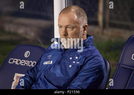 Curitiba, Brasilien. 13. Juni, 2018. Mano Menezes bei Paraná Clube x Cruzeiro MG, Spiel gültig für die 12. Runde der brasilianischen Meisterschaft 2018. Estádio Durival Britto e Silva. Curitiba, PR. Credit: Guilherme Artigas/FotoArena/Alamy leben Nachrichten Stockfoto