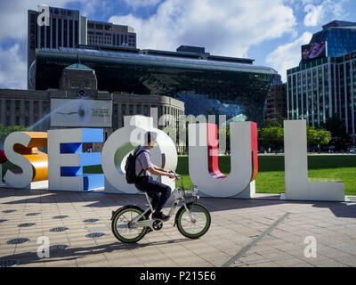 Seoul, Europa, Deutschland, Baden-Württemberg, Südkorea. 12 Juni, 2018. Die vordere von Seoul City Hall und Seoul Plaza in Seoul, Südkorea. Credit: Jack Kurtz/ZUMA Draht/Alamy leben Nachrichten Stockfoto