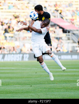 Juni 10, 2018: Atlanta United FC Mittelfeldspieler Darlington Nagbe (6) kämpft für die Überschrift gegen Columbus Crew SC Mittelfeldspieler Artur (7) in ihrer Übereinstimmung in Columbus, OH, USA. Brent Clark/Alamy leben Nachrichten Stockfoto