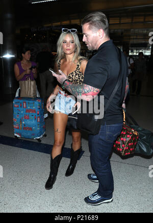 Los Angeles, Ca, USA. 13. Juni, 2018. Halsey am LAX am 13. Juni 2018 gesehen. Quelle: John Misa/Medien Punch/Alamy leben Nachrichten Stockfoto