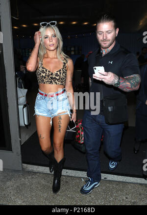 Los Angeles, Ca, USA. 13. Juni, 2018. Halsey am LAX am 13. Juni 2018 gesehen. Quelle: John Misa/Medien Punch/Alamy leben Nachrichten Stockfoto