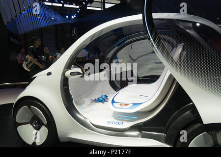 Shanghai, Shanghai, China. 13. Juni, 2018. Shanghai, China, 13. Juni 2018: Das fahrerlose Auto Smart Vision EQ fortwo kann im Asia Consumer Electronics Expo in Shanghai, China, gesehen werden. Credit: SIPA Asien/ZUMA Draht/Alamy leben Nachrichten Stockfoto