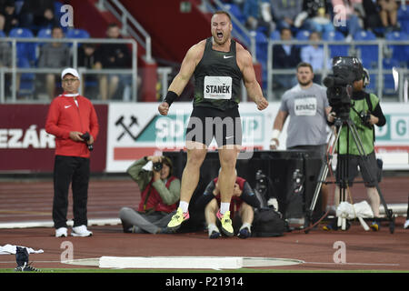 Ostrava, Tschechische Republik. 13. Juni, 2018. Shot putter Tomas Stanek (Tschechisch) konkurriert auf der 57 Golden Spike, ein IAAF World Challenge athletische Treffen in Ostrava, Tschechische Republik, am 13. Juni 2018. Credit: Jaroslav Ozana/CTK Photo/Alamy leben Nachrichten Stockfoto