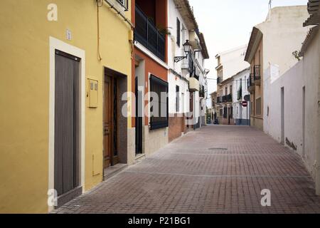 Spanien - Valencia autonome Region - Marina Baixa (Kreis) - Alicante. Playa Del Albir; Calle Mayor donde se juega a la Pelota Valenciana en dís de Fiesta (Comarca de la Marina Baixa). Stockfoto