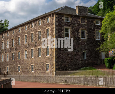 Das New Lanark Weltkulturerbe eine einzigartige Mühle Dorf aus dem 18. Jahrhundert neben dem malerischen Fluss Clyde in Schottland sitzen Stockfoto