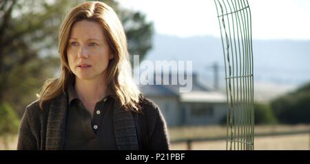 Original Film Titel: JINDABYNE. Englischer Titel: JINDABYNE. Regisseur: RAY LAWRENCE. Jahr: 2006. Stars: Laura Linney. Credit: APRIL FILME/Album Stockfoto