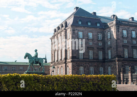 Ein Blick auf das Schloss Christiansborg, der Sitz des dänischen Parlaments. Kopenhagen, Dänemark. Stockfoto