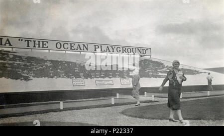 Antike ca. 1930 Foto, die Reliefkarte von Nova Scotia auf der Nova Scotia-New Brunswick, Kanada. 'Willkommen in Nova Scotia, der Ozean Spielplatz." Quelle: original Foto Stockfoto