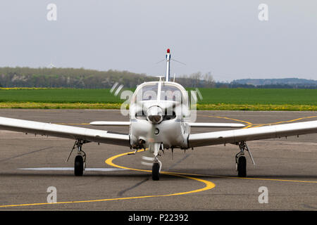 Piper PA-28 R-180 Cherokee Pfeil G-AWBB Stockfoto