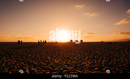 Sonnenuntergang am Strand von Venice Beach in Los Angeles. Stockfoto