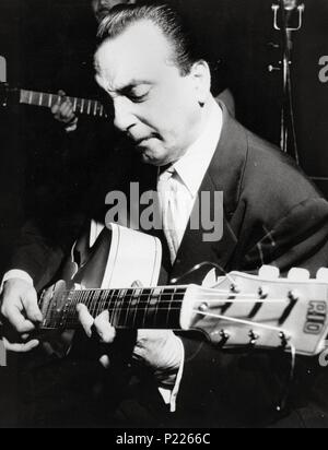 El guitarrista Django Reinhardt en el año 1953. Stockfoto