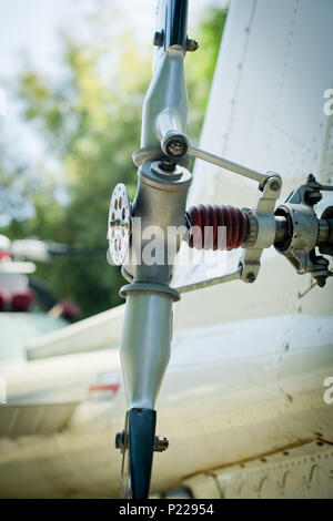 Vintage aufgegeben Hubschrauber, Detail am Heckrotor selektiven Fokus Stockfoto