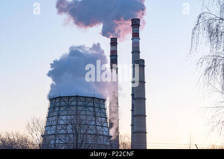 Rauch von Fabrik-Rohre Stockfoto