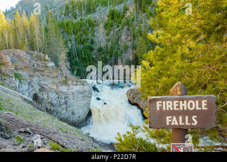 Malerische Firehole Wasserfall fällt auf den Firehole River im Yellowstone National Park Stockfoto