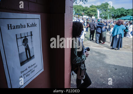 Die 2009 Einweihung des David Webster Park. Die Akademische wurde durch eine Apartheid Gruppe am 1. Mai 1989 außerhalb seiner Troyeville home Hit niedergeschossen Stockfoto