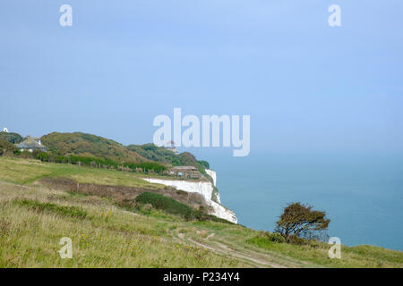 ST Margaret's Old Lighthouse, Cliffe, wurde im Jahr 1795 auf der Klippe von South Foreland in der Nähe von Dover mit Blick auf den Ärmelkanal erbaut Stockfoto