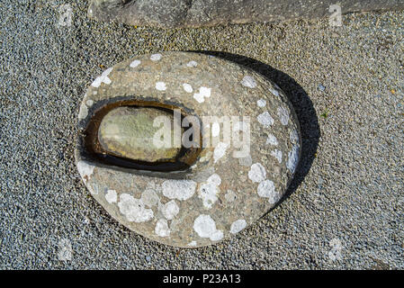 Stein quern in Jarlshof, archäologische Stätte, die 2500 v. Chr. vorgeschichtliche und nordischen Siedlungen in Sumburgh, Shetland Inseln, Schottland, Großbritannien Stockfoto